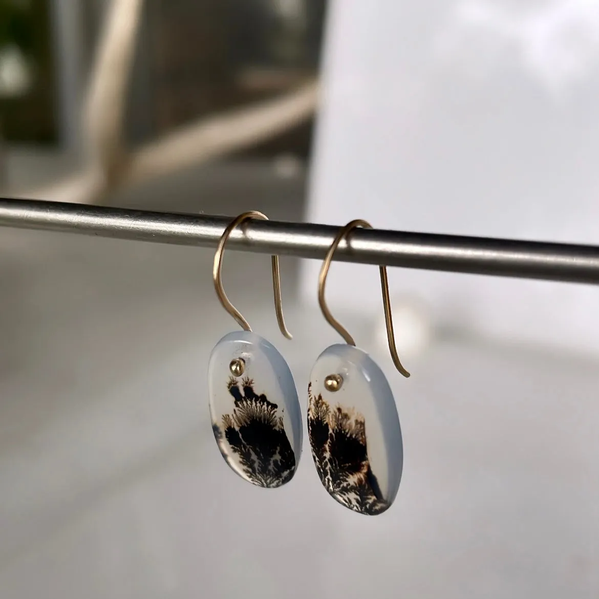 14k Dark leaves earrings