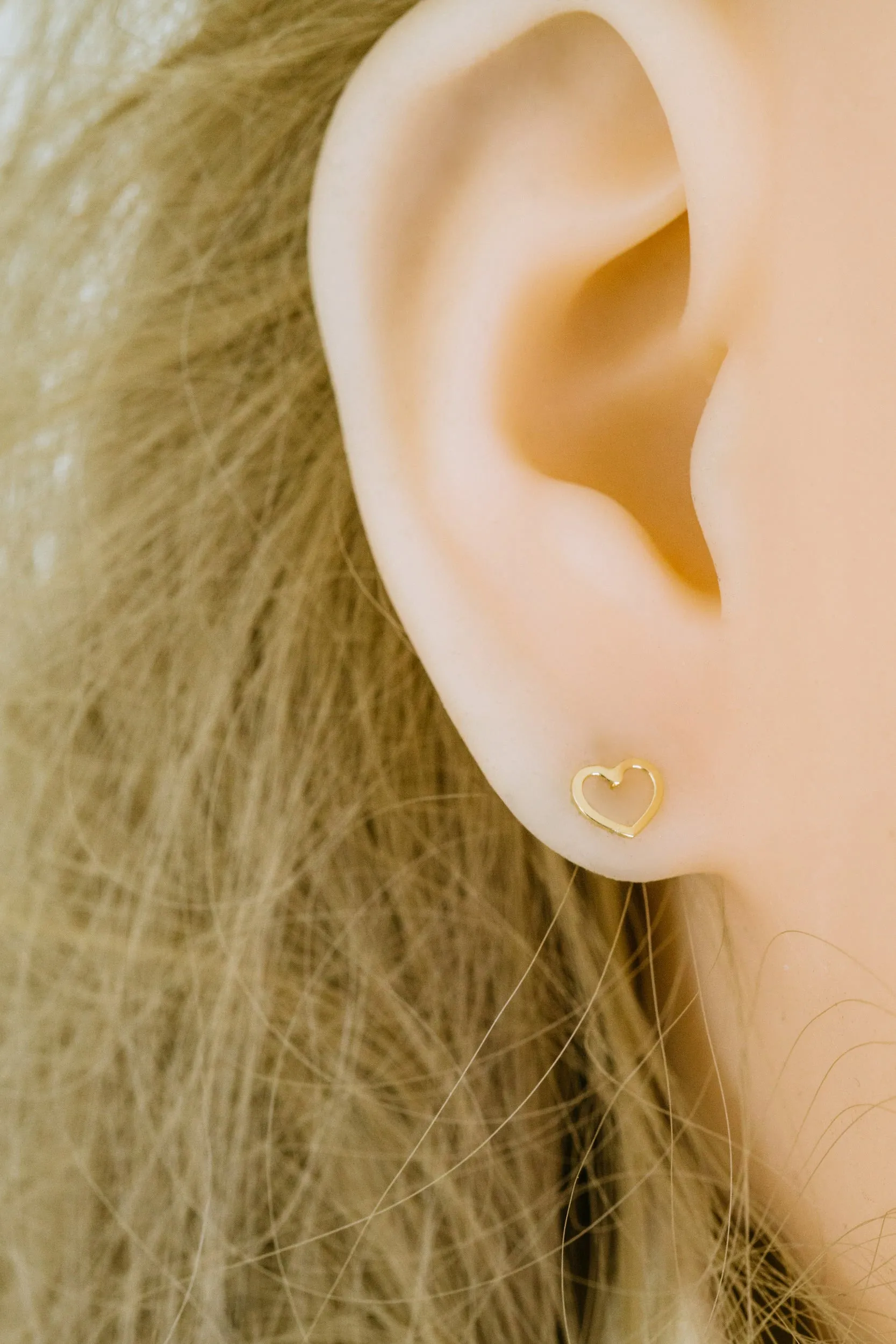 14k Gold Heart Barbell Ear Stud Piercing