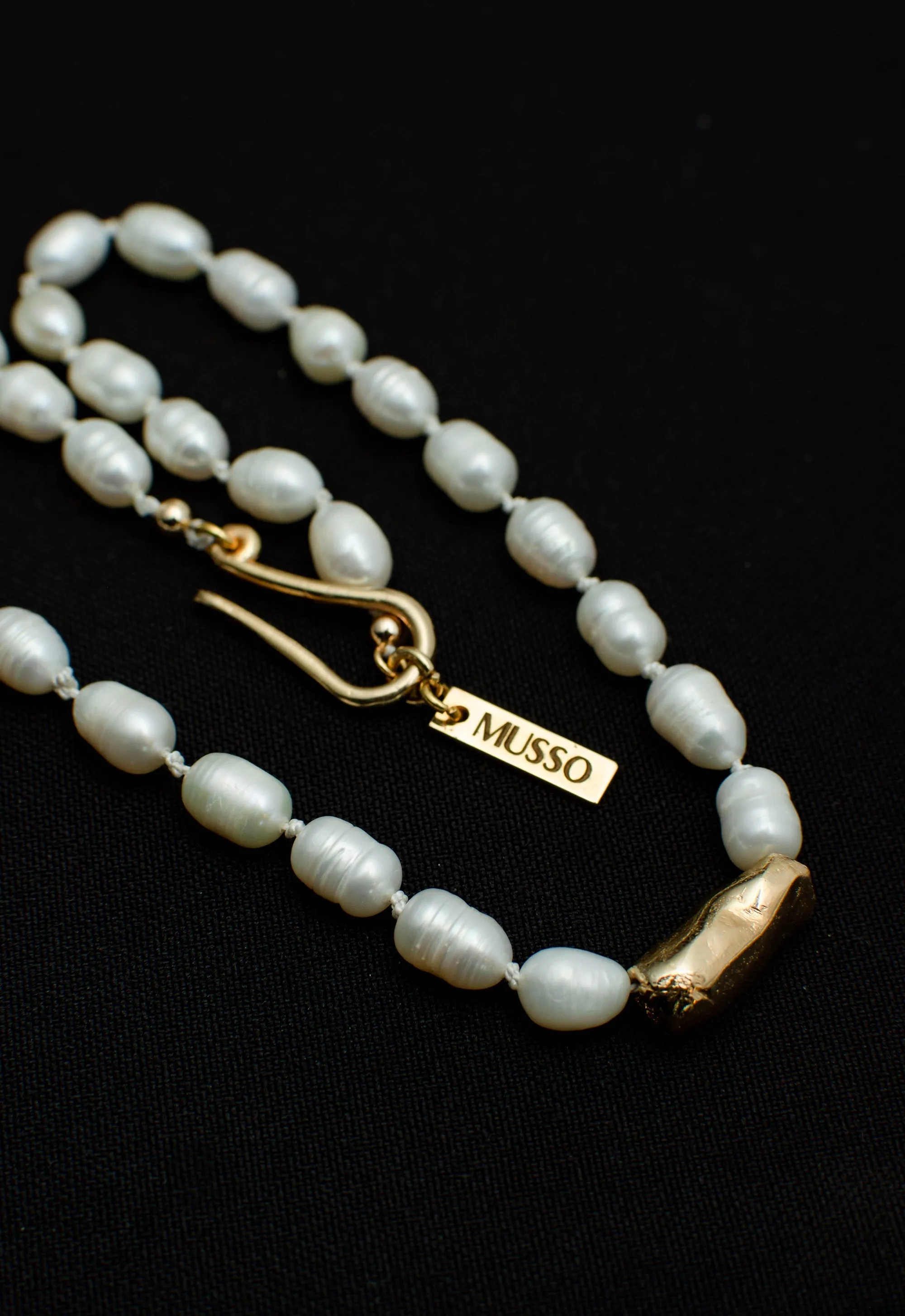 ARRIA PEARL NECKLACE