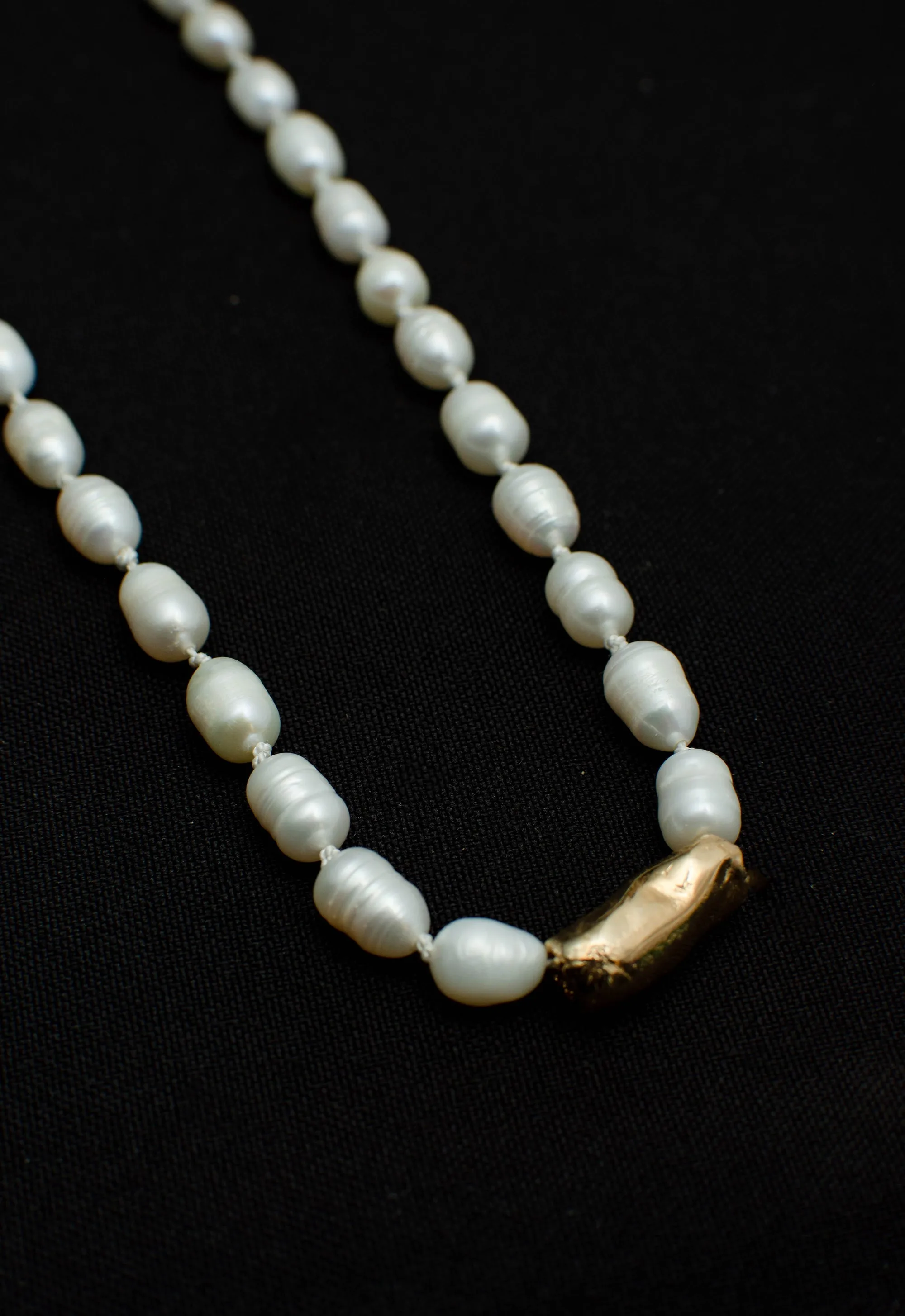 ARRIA PEARL NECKLACE