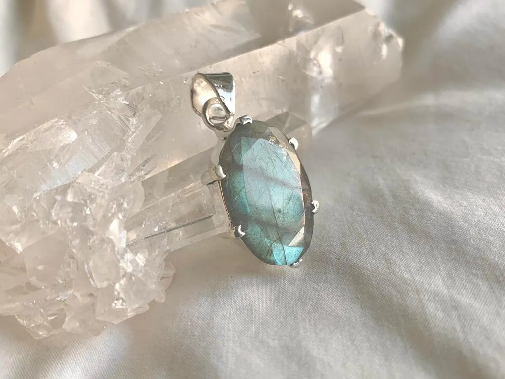 Labradorite Sanaa Pendant