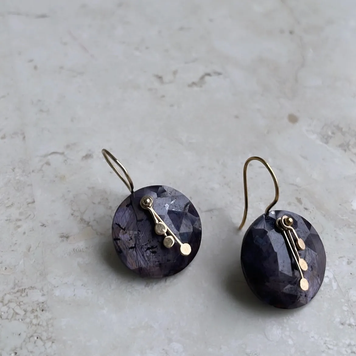 Pendulum dots round plum sapphire earrings