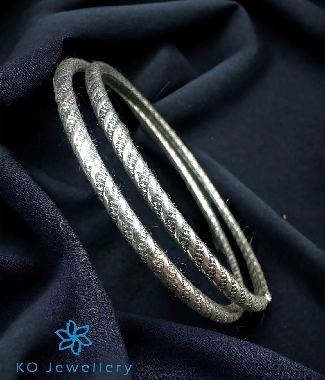 The Maheer Silver Bangle (Size 2.4)