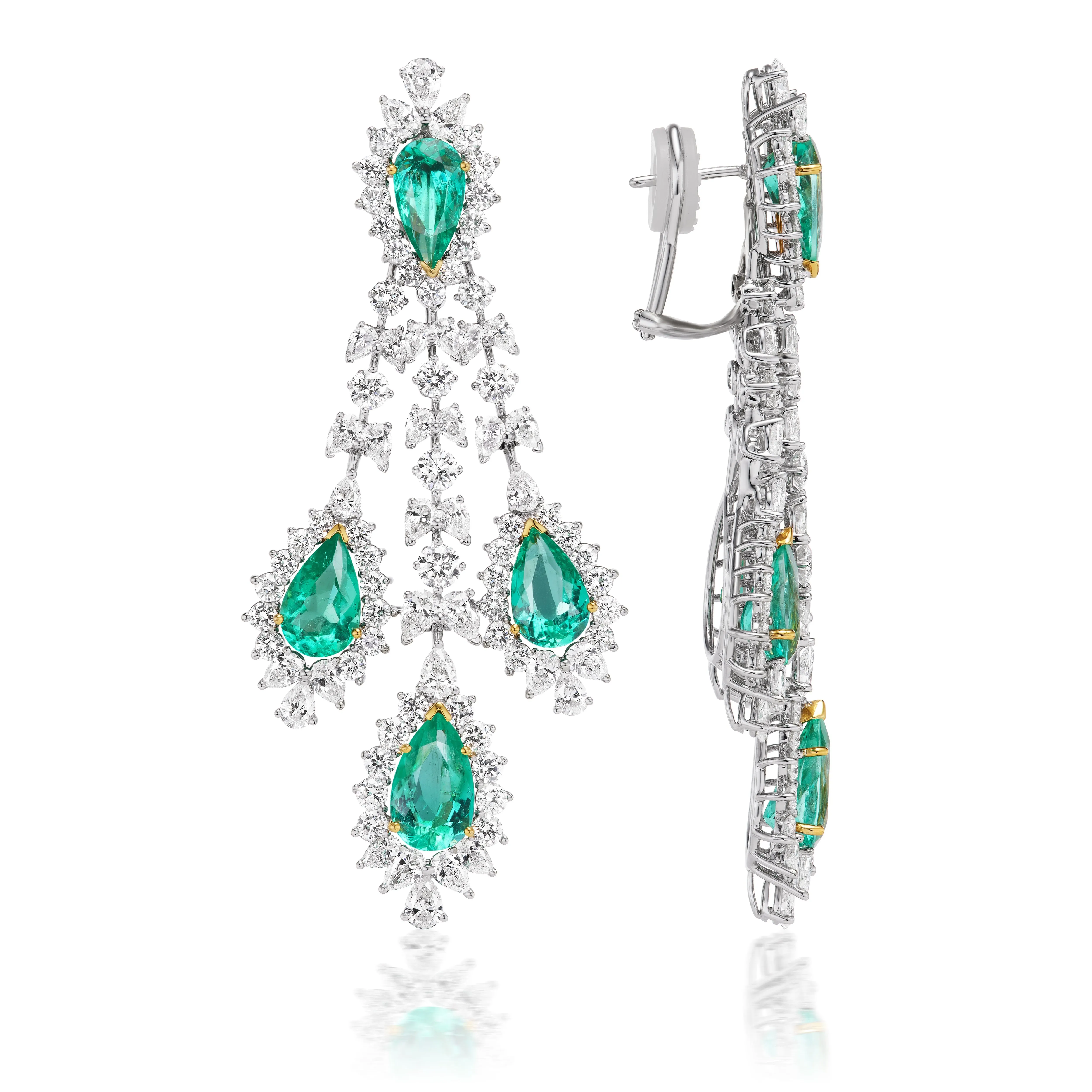 Van Necklace & Earrings Suite (220.66 ct Colombian Emeralds & Diamonds) in 18K Gold